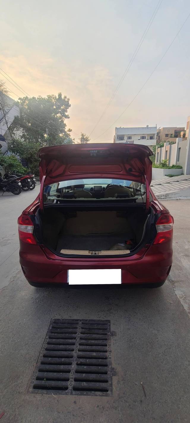 https://images10.gaadi.com/usedcar_image/4207585/original/processed_724cf0c9211e0570fd93302353000b7b.jpg?imwidth=6401