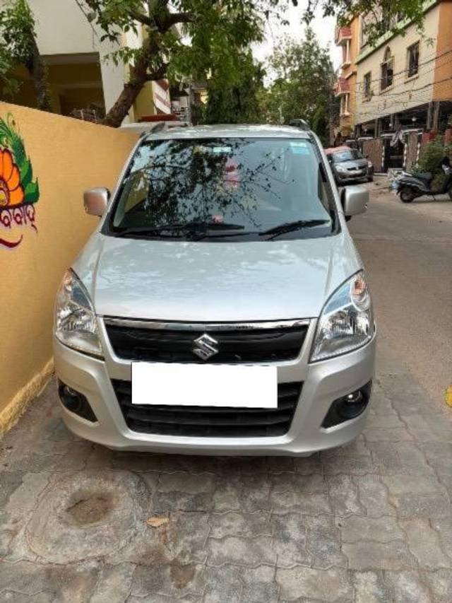 https://images10.gaadi.com/usedcar_image/4207768/original/processed_03d1ee83-7f47-4fcf-8d7c-34fbc6eb854d.jpeg?imwidth=6402