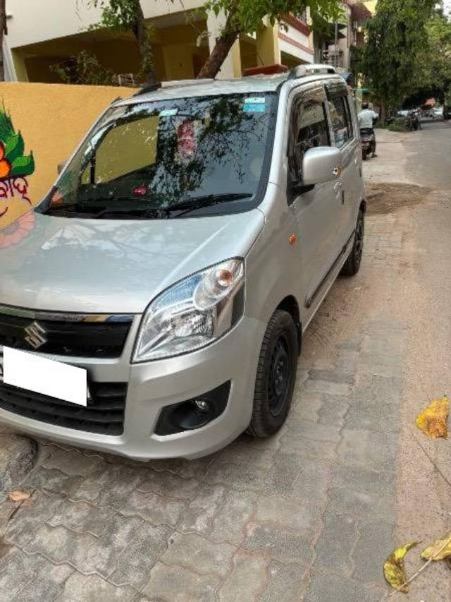 https://images10.gaadi.com/usedcar_image/4207768/original/processed_424cc3d5-de5e-4081-b4b1-4d875a477d93.jpeg?imwidth=6401