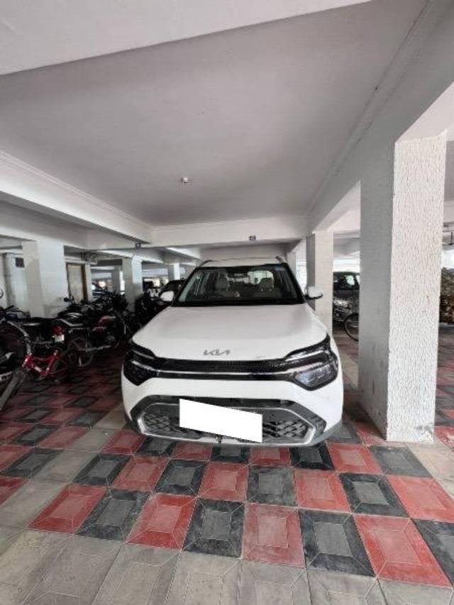 https://images10.gaadi.com/usedcar_image/4207772/original/processed_58cbcee2-f979-4405-abaf-35e8f7e593fd.jpeg?imwidth=6400