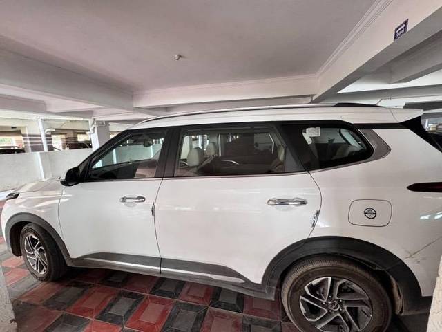 https://images10.gaadi.com/usedcar_image/4207772/original/processed_fca54d4f-7e9d-463d-9243-ae682709aeef.jpeg?imwidth=6402