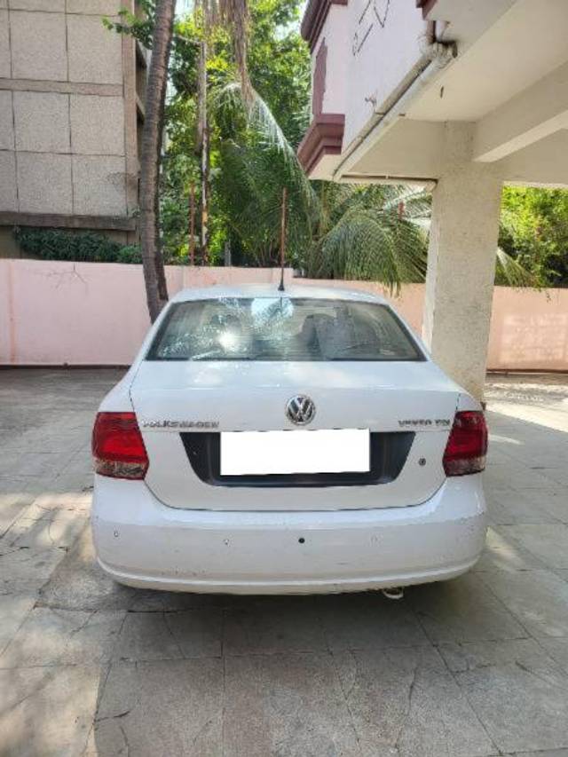 https://images10.gaadi.com/usedcar_image/4207808/original/processed_944af2de-b137-4027-9589-a55f2f20d3f6.jpg?imwidth=6402