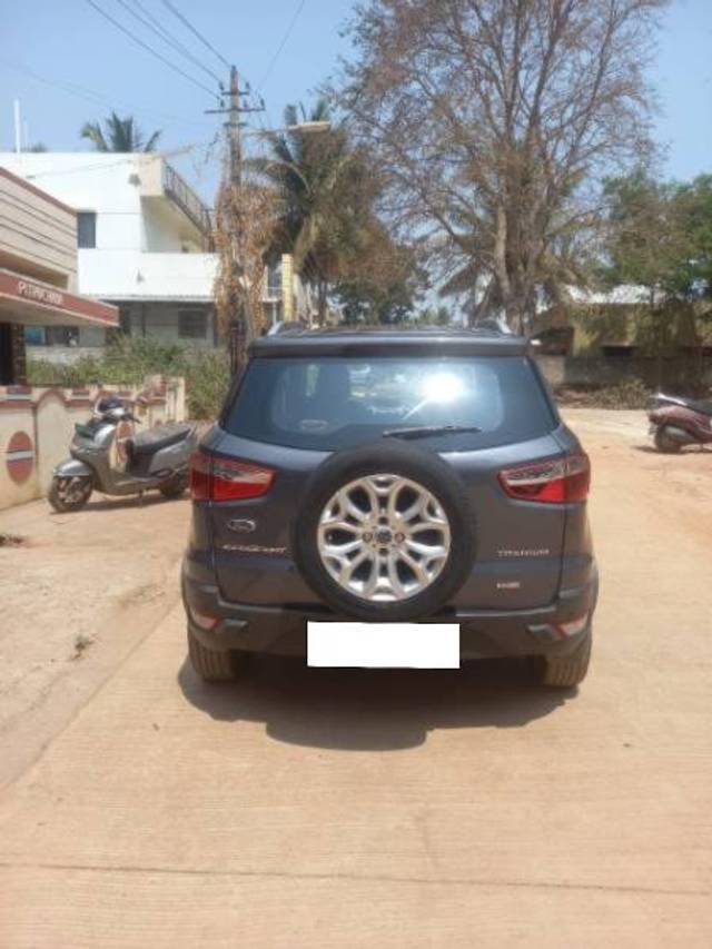 https://images10.gaadi.com/usedcar_image/4207979/original/processed_31df9ced-0ac1-403e-8f39-835409debb82.jpg?imwidth=6402