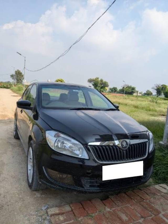 https://images10.gaadi.com/usedcar_image/4208010/original/processed_7141d580-ab22-4e31-8069-16bde2e4e23d.jpg?imwidth=6400