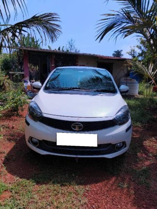 https://images10.gaadi.com/usedcar_image/4208066/original/processed_c9dbf15d-8c58-4282-80fe-bcd8dabf455d.jpg?imwidth=6401