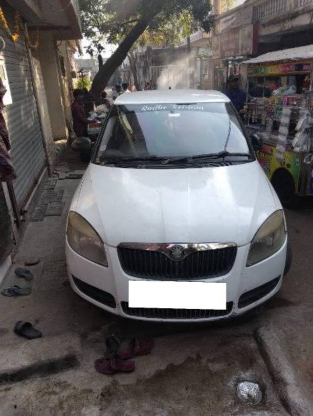 https://images10.gaadi.com/usedcar_image/4208106/original/processed_c85c4959-84e5-4dd0-a38b-d4f789b51772.jpg?imwidth=6400