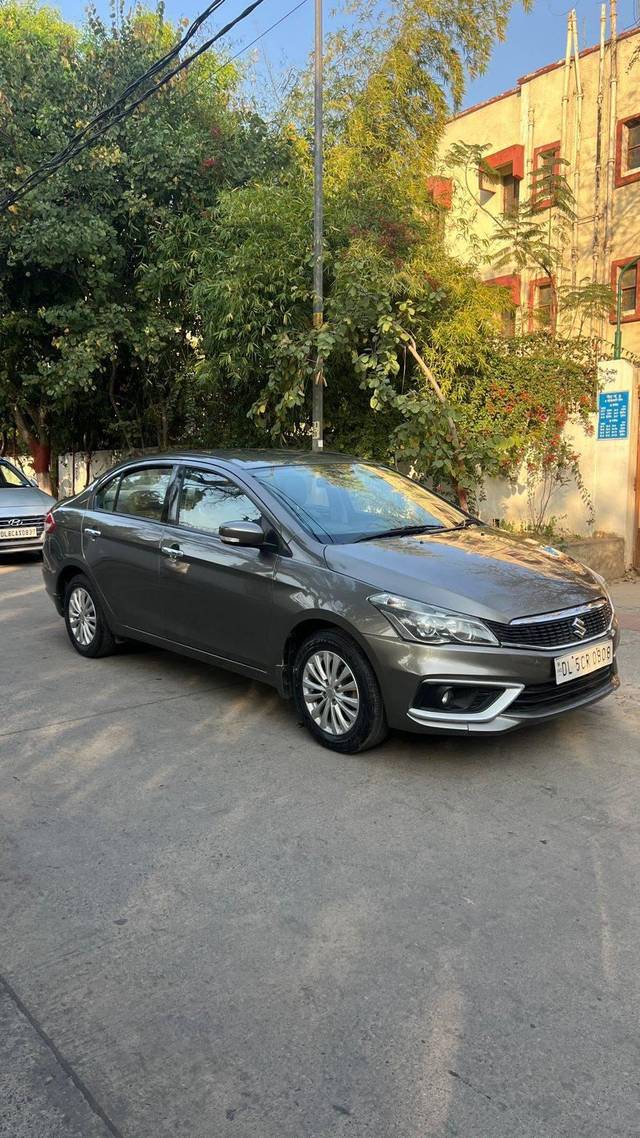 https://images10.gaadi.com/usedcar_image/4208112/original/processed_ca398b15cd30594eb2a007bbeff8155c.jpg?imwidth=6401