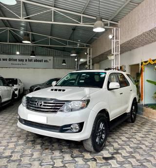 Toyota Fortuner 2011-2016 Toyota Fortuner 4x4 AT