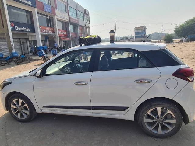 https://images10.gaadi.com/usedcar_image/4208163/original/a4644d9153c71d1c6692a8cf3d483150.jpg?imwidth=6402