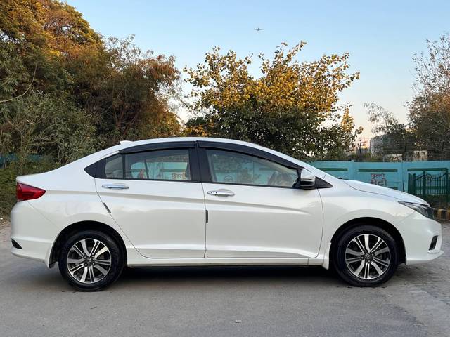 https://images10.gaadi.com/usedcar_image/4208236/original/processed_8a920cada597027d18a0223115d80fe6.jpg?imwidth=6401