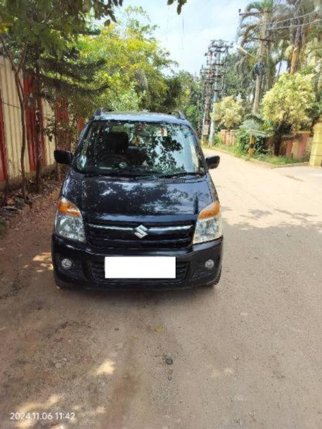 https://images10.gaadi.com/usedcar_image/4208297/original/processed_8923f78d-8583-430b-b294-ff5f2beb95e4.jpg?imwidth=6400