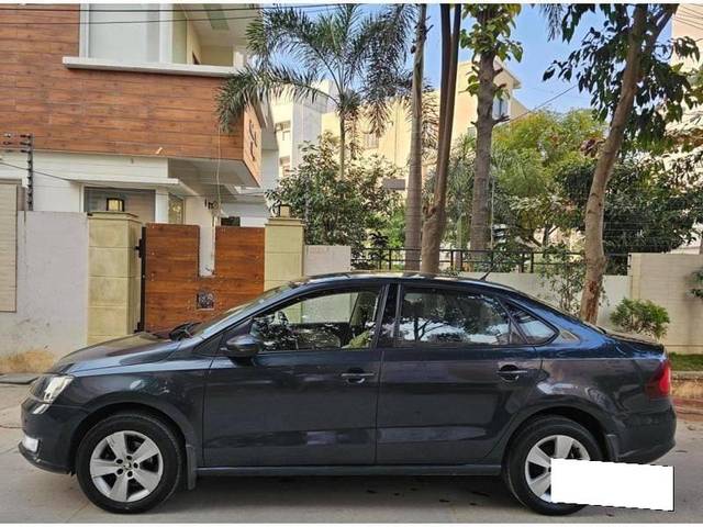 https://images10.gaadi.com/usedcar_image/4208302/original/processed_b54d9442-a773-45ae-a325-33954ce2a785.jpg?imwidth=6400