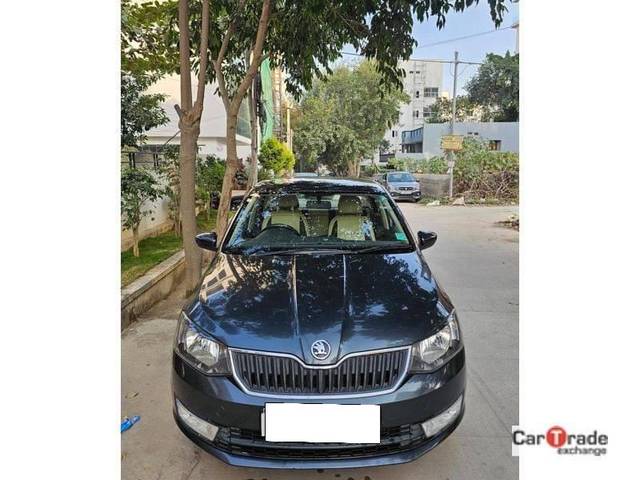 https://images10.gaadi.com/usedcar_image/4208302/original/processed_cece6296-631d-43db-969a-619fcdd04c34.jpg?imwidth=6402