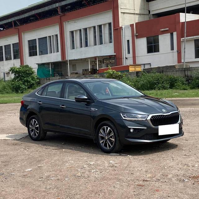 https://images10.gaadi.com/usedcar_image/4208364/original/processed_cfb982c844feb79410a1e25939936cc0.jpg?imwidth=6400