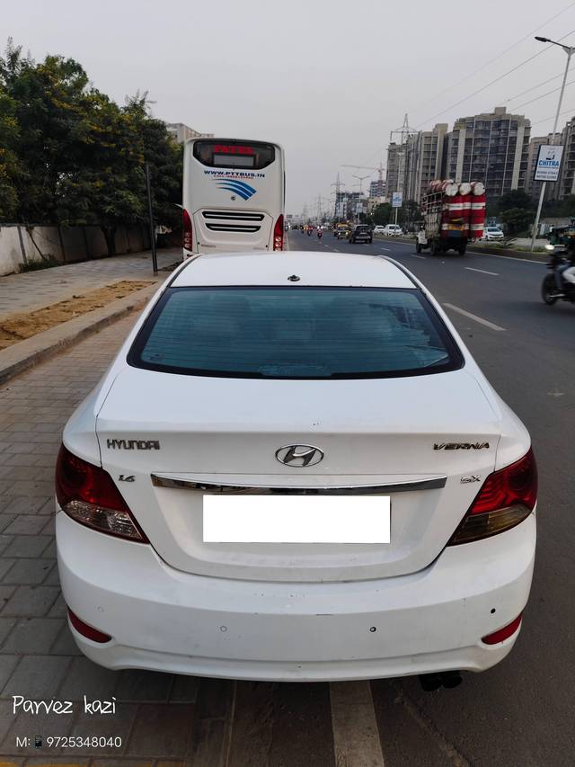 https://images10.gaadi.com/usedcar_image/4208471/original/processed_9dc592f5c10fb2742fd5860c3f52d11a.jpg?imwidth=6401