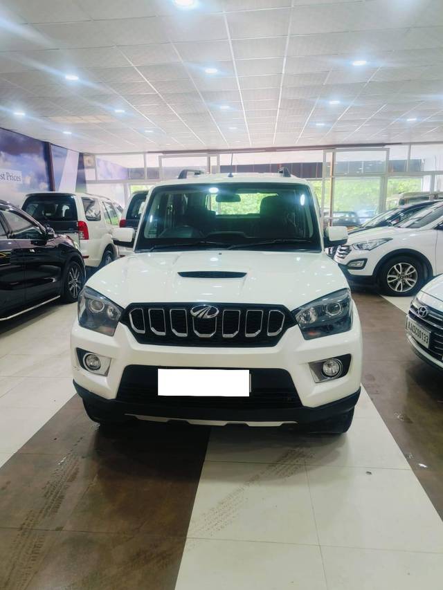 https://images10.gaadi.com/usedcar_image/4208513/original/processed_2ecbe4dde8ddf70ab9421dc8a78f750e.jpg?imwidth=6400