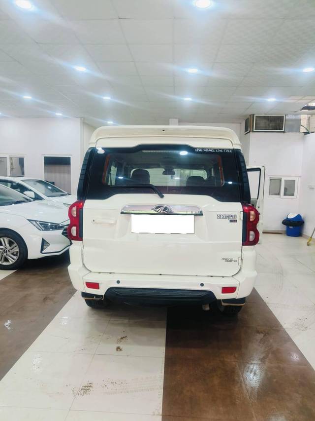 https://images10.gaadi.com/usedcar_image/4208513/original/processed_53288ea6ab357417764eaa5df0b726e6.jpg?imwidth=6401