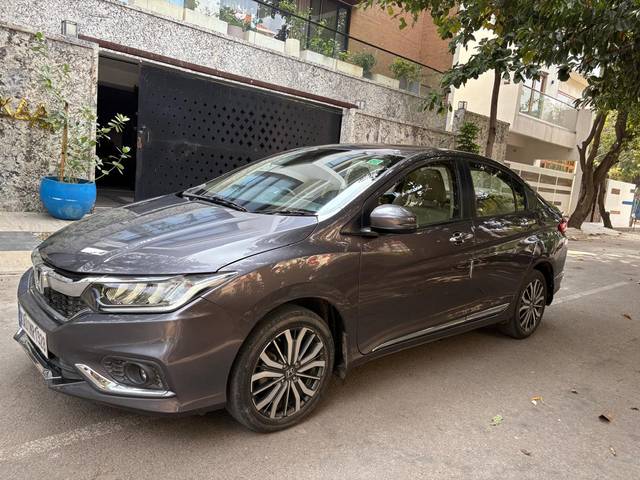 https://images10.gaadi.com/usedcar_image/4208548/original/6f9206a6815e92cec0c557340fd72411.jpg?imwidth=6400