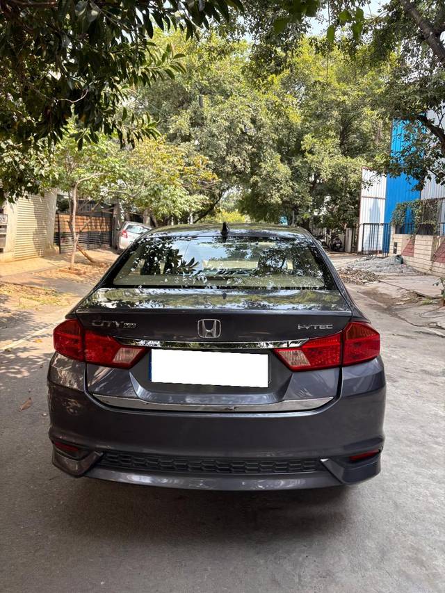 https://images10.gaadi.com/usedcar_image/4208548/original/processed_ba3a1198d77b61b58dab8c6e5e775844.jpg?imwidth=6402