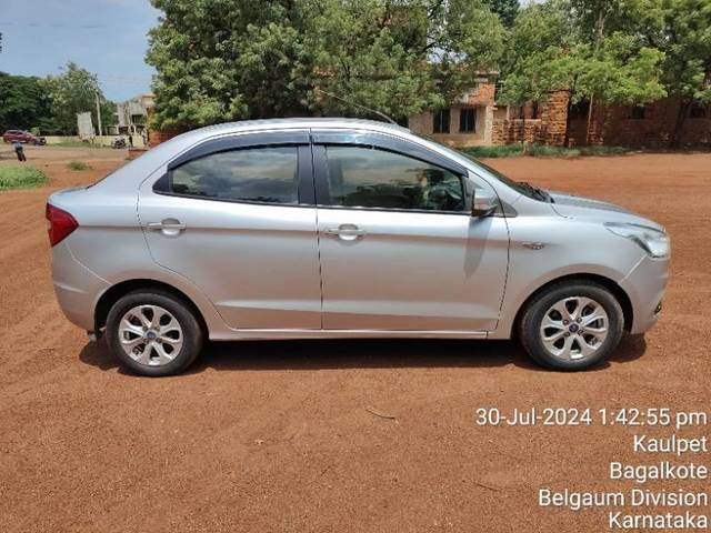 https://images10.gaadi.com/usedcar_image/4208591/original/processed_46bfc289-b347-42d5-9454-fbcc100a937d.jpg?imwidth=6401