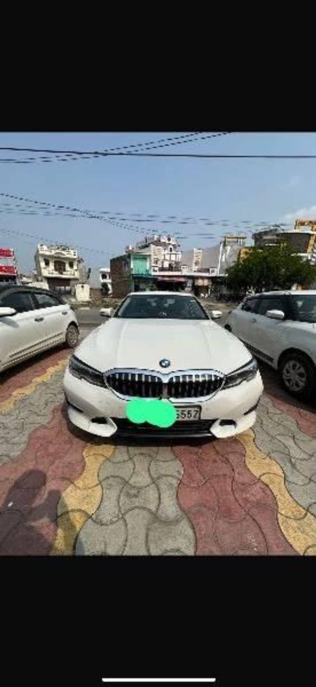 https://images10.gaadi.com/usedcar_image/4208625/original/processed_39b7c496-1199-425a-82da-b19ac04a4220.jpg?imwidth=6400