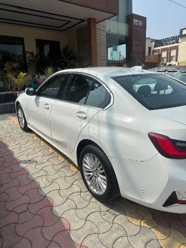 https://images10.gaadi.com/usedcar_image/4208625/original/processed_e42ee488-4bde-4a95-a236-d5d4a87fd5ff.jpg?imwidth=6401