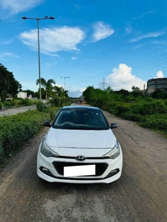 https://images10.gaadi.com/usedcar_image/4208700/original/processed_f37fee37-96c1-471c-abfb-682611c05e66.jpeg?imwidth=6400