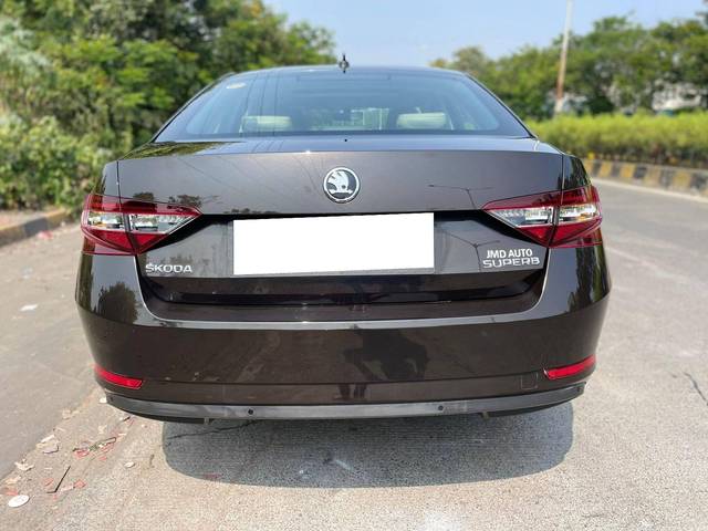 https://images10.gaadi.com/usedcar_image/4208712/original/processed_10321de2157222000e371b56026f0925.jpg?imwidth=6402