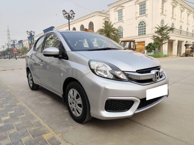 https://images10.gaadi.com/usedcar_image/4208758/original/processed_07bec50c9851f089dfbc24a8e2342282.jpg?imwidth=6400