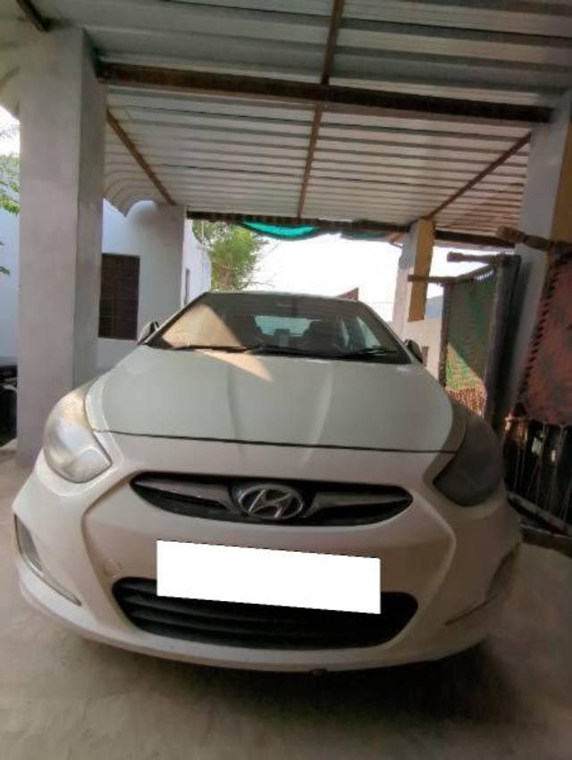 https://images10.gaadi.com/usedcar_image/4208762/original/processed_b559bb8f-07eb-4610-beae-4ff09491ecdf.jpg?imwidth=6402