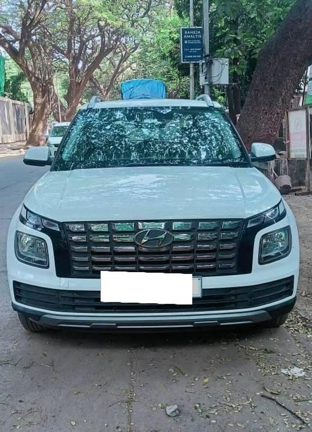 https://images10.gaadi.com/usedcar_image/4208828/original/processed_577588069a00fe4d01ab2cd94f33e4ef.jpeg?imwidth=6401