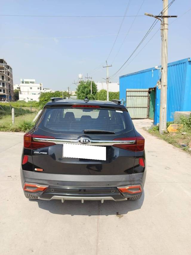 https://images10.gaadi.com/usedcar_image/4208861/original/processed_01a6a20d7297d5271b3c977a4d150fb1.jpg?imwidth=6402