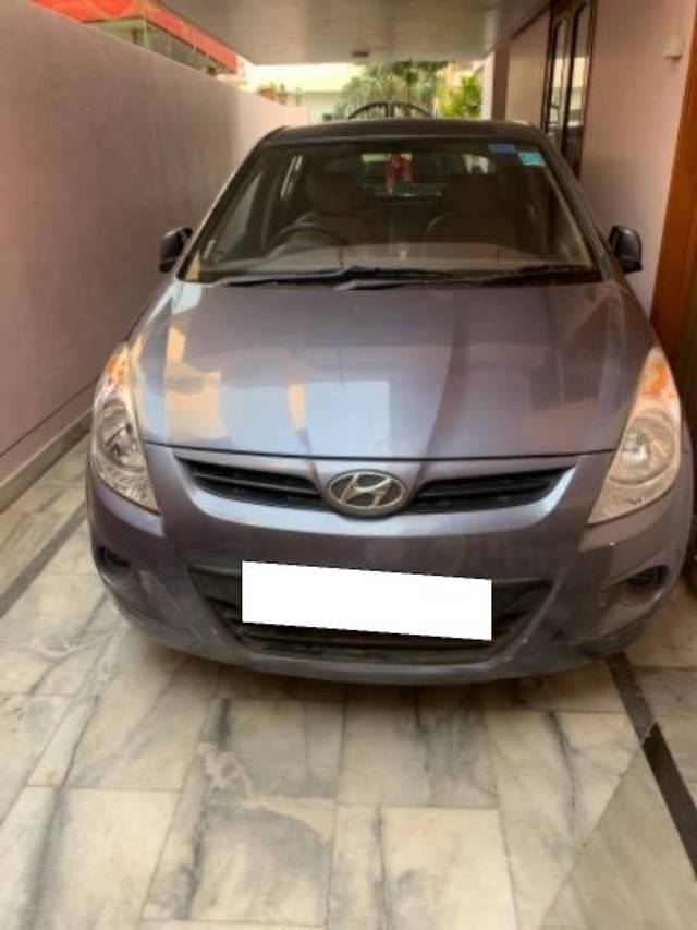 https://images10.gaadi.com/usedcar_image/4208875/original/processed_5ec1726c-5ce0-4493-8bcf-83d3c48286cc.jpg?imwidth=6400