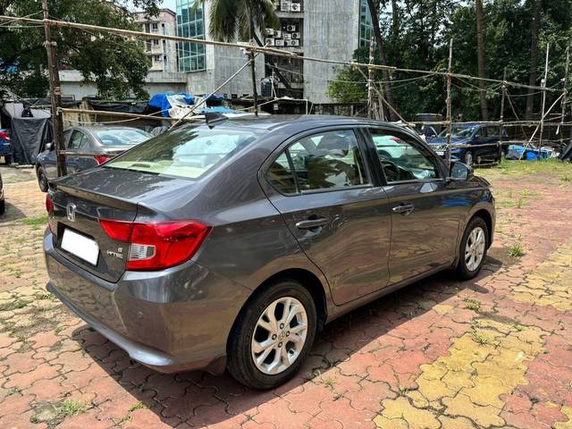 https://images10.gaadi.com/usedcar_image/4208892/original/processed_8e421c7cd59acfd3ef5fb98c8688c974.jpg?imwidth=6401