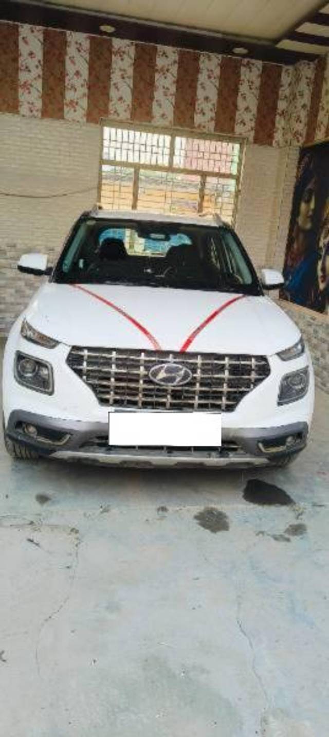 https://images10.gaadi.com/usedcar_image/4208902/original/processed_ed08d80f-b8bc-4562-a586-12ee3f63970d.jpg?imwidth=6400