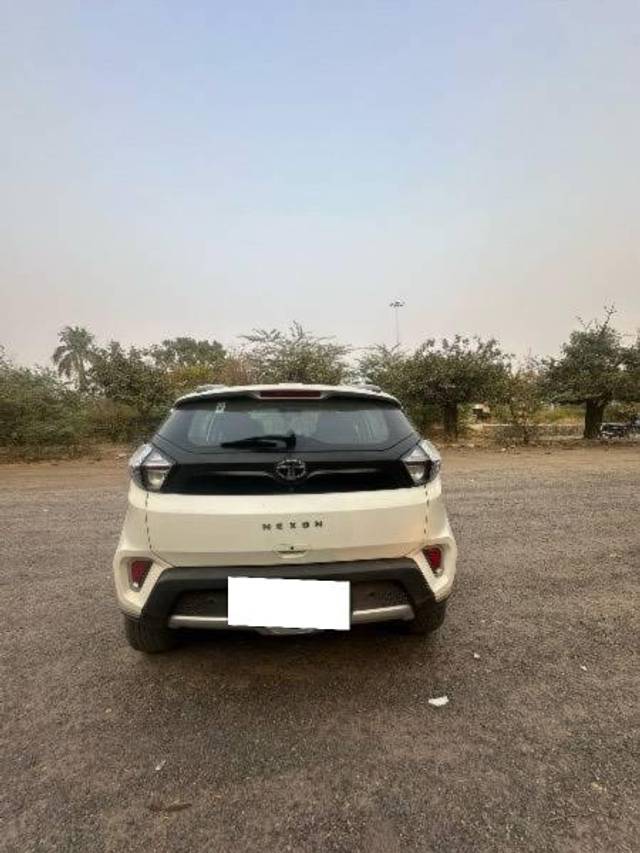 https://images10.gaadi.com/usedcar_image/4208939/original/processed_51d3a812-2603-45dd-9e11-32d4b09473f4.jpg?imwidth=6402