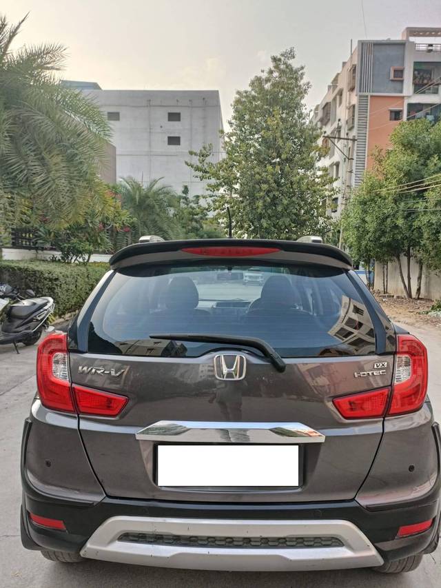 https://images10.gaadi.com/usedcar_image/4209014/original/processed_869c30cce1e1210d2f45f677b8e85130.jpg?imwidth=6401