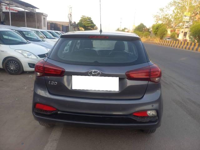 https://images10.gaadi.com/usedcar_image/4209029/original/processed_2d8ed9aa81977108b766b47288d4ebfb.jpg?imwidth=6401