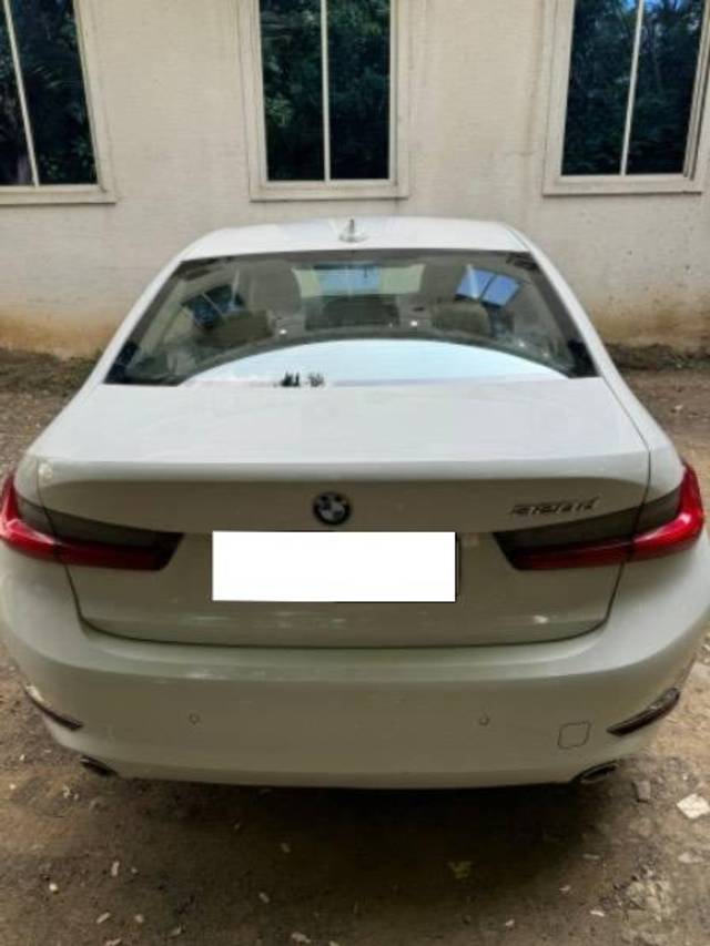 https://images10.gaadi.com/usedcar_image/4209031/original/processed_47f03949-6c34-4395-8bcd-ccca996b8efd.jpeg?imwidth=6402