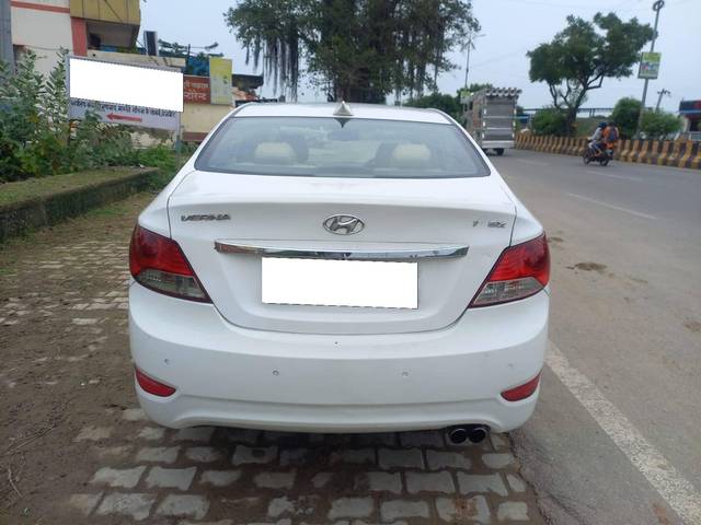 https://images10.gaadi.com/usedcar_image/4209060/original/processed_193ad187dcd62283fb164752eedb20c7.jpg?imwidth=6401