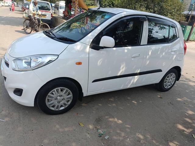 https://images10.gaadi.com/usedcar_image/4209110/original/processed_e93b07b57d1d75976a450a076d9210c7.jpg?imwidth=6400