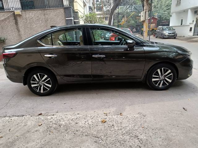 https://images10.gaadi.com/usedcar_image/4209135/original/afcc8dccb3b0cb087dfc335e3256e60f.jpeg?imwidth=6401