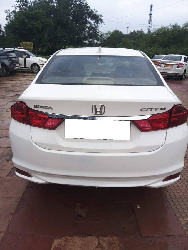 https://images10.gaadi.com/usedcar_image/4209167/original/processed_8492c2a7396607fc53abac0ddff05bd0.jpg?imwidth=6401