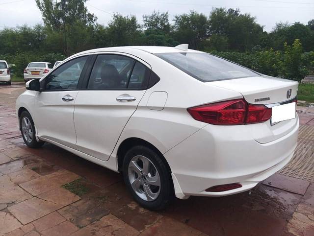 https://images10.gaadi.com/usedcar_image/4209167/original/processed_c5651937e4cc7053b750ed27a1edc915.jpg?imwidth=6402