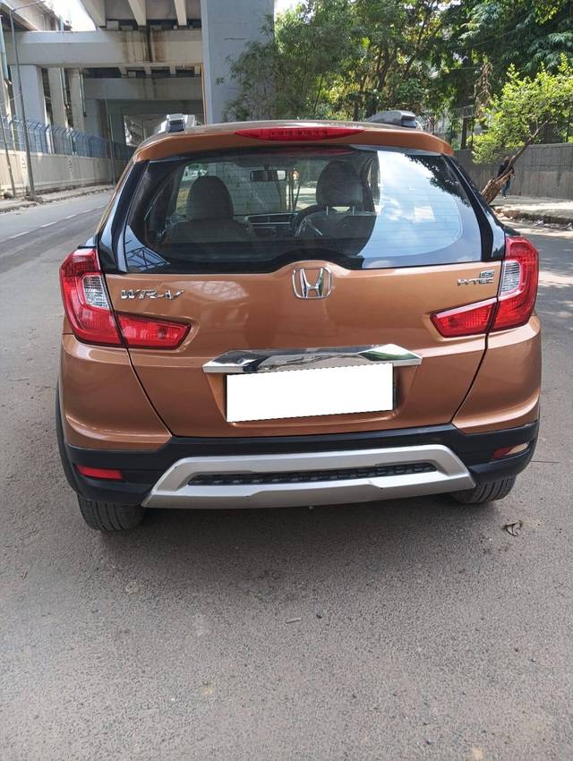 https://images10.gaadi.com/usedcar_image/4209241/original/processed_14a4830eaabc49e8035f1c7c26f3e7b6.jpg?imwidth=6402