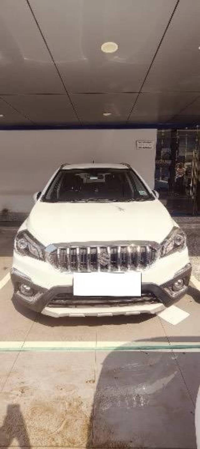 https://images10.gaadi.com/usedcar_image/4209263/original/processed_8ce28890-70e9-46f5-b354-7b5b64568b05.jpg?imwidth=6400