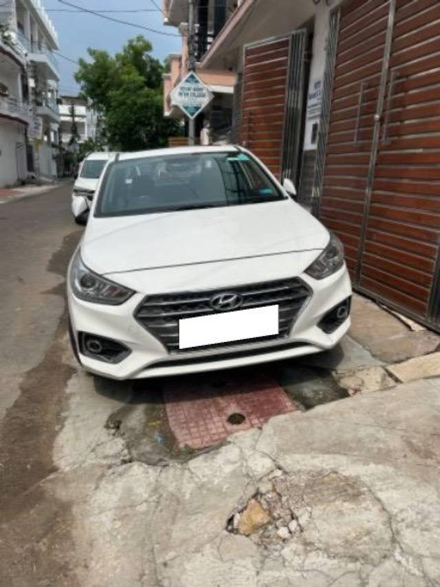 https://images10.gaadi.com/usedcar_image/4209269/original/processed_8ce34bdf-d0c8-43e8-bb67-c07820addb9a.jpg?imwidth=6400