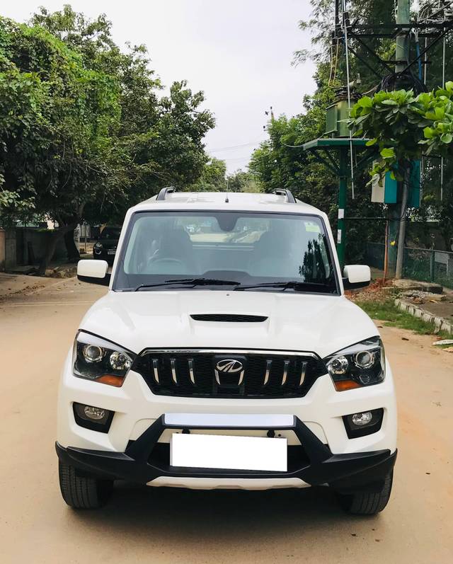 https://images10.gaadi.com/usedcar_image/4209279/original/processed_549053640c72780e5dbf83760363f1d0.jpeg?imwidth=6400