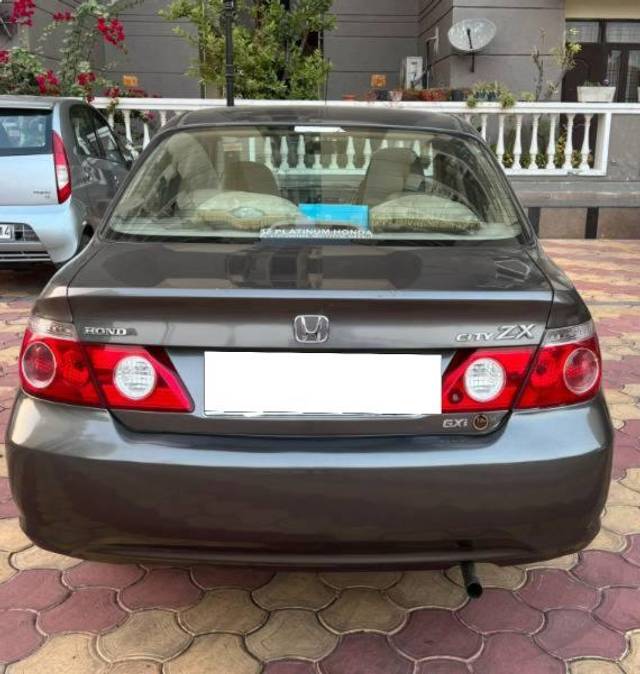 https://images10.gaadi.com/usedcar_image/4209414/original/processed_b348b5cf-edb6-489e-a890-f90880b9c66e.jpg?imwidth=6401