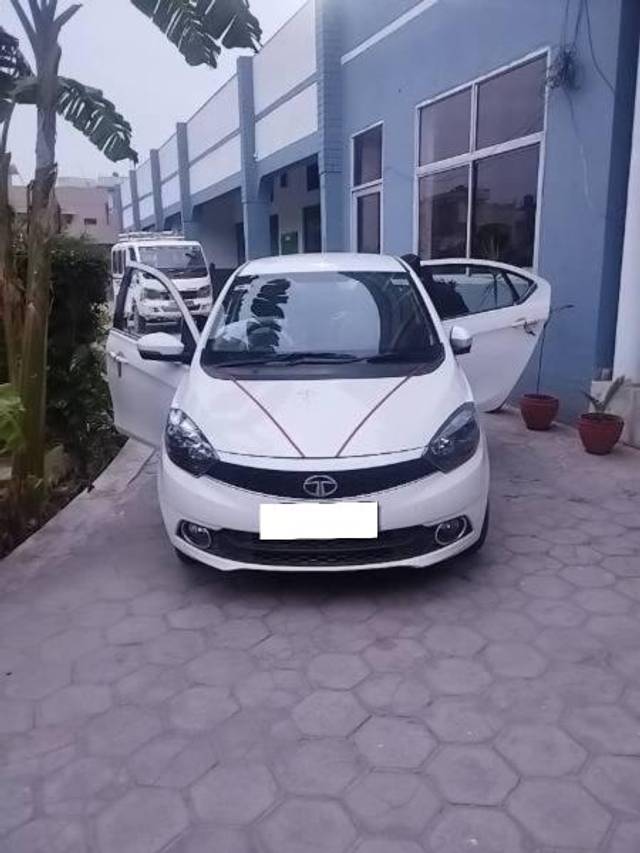 https://images10.gaadi.com/usedcar_image/4209442/original/processed_c52d052f-9161-4273-8cec-02a62a93ab03.jpg?imwidth=6400